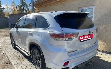Toyota Highlander III, 2015 год, 3 000 000 рублей, 4 фотография