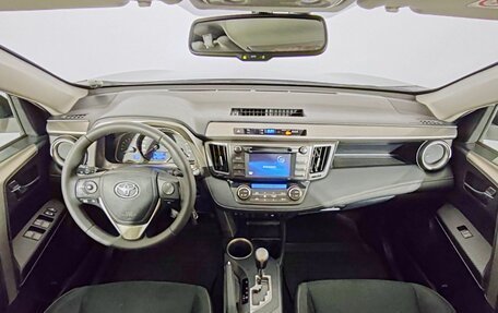 Toyota RAV4, 2015 год, 1 800 000 рублей, 9 фотография