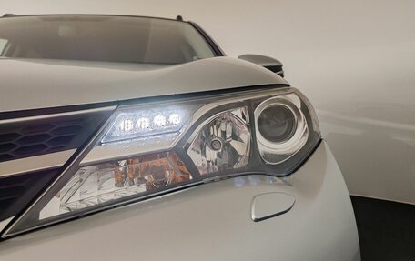 Toyota RAV4, 2015 год, 1 800 000 рублей, 21 фотография
