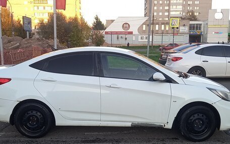 Hyundai Solaris II рестайлинг, 2012 год, 650 000 рублей, 4 фотография