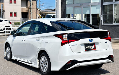 Toyota Prius IV XW50, 2022 год, 1 500 000 рублей, 5 фотография