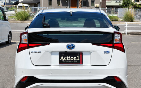 Toyota Prius IV XW50, 2022 год, 1 500 000 рублей, 4 фотография