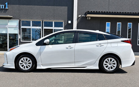 Toyota Prius IV XW50, 2022 год, 1 500 000 рублей, 7 фотография