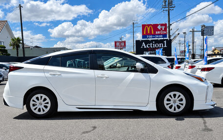 Toyota Prius IV XW50, 2022 год, 1 500 000 рублей, 6 фотография