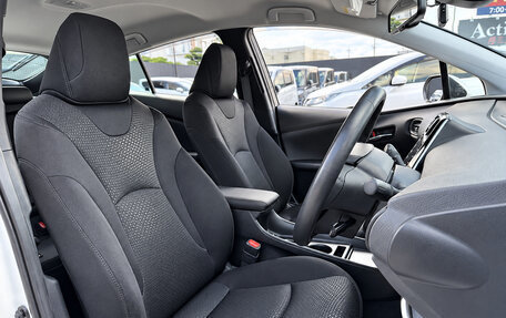 Toyota Prius IV XW50, 2022 год, 1 500 000 рублей, 9 фотография