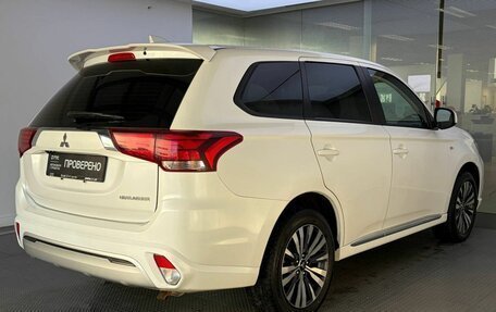Mitsubishi Outlander III рестайлинг 3, 2022 год, 2 500 000 рублей, 5 фотография