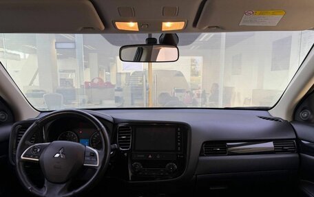 Mitsubishi Outlander III рестайлинг 3, 2022 год, 2 500 000 рублей, 14 фотография