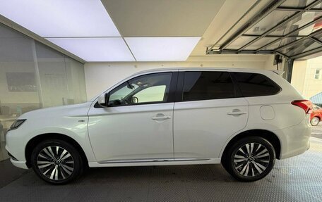 Mitsubishi Outlander III рестайлинг 3, 2022 год, 2 500 000 рублей, 8 фотография