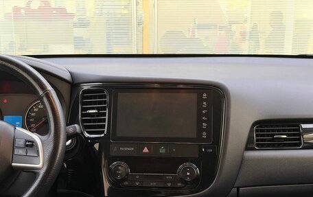 Mitsubishi Outlander III рестайлинг 3, 2022 год, 2 500 000 рублей, 15 фотография