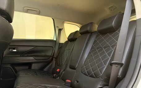 Mitsubishi Outlander III рестайлинг 3, 2022 год, 2 500 000 рублей, 12 фотография