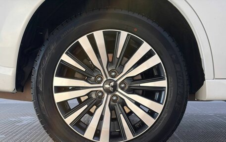 Mitsubishi Outlander III рестайлинг 3, 2022 год, 2 500 000 рублей, 18 фотография