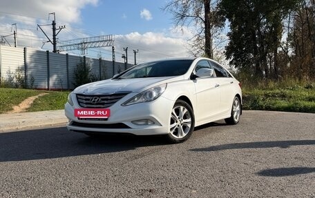 Hyundai Sonata VI, 2011 год, 960 000 рублей, 2 фотография