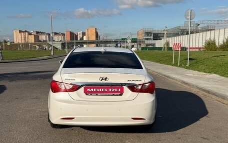 Hyundai Sonata VI, 2011 год, 960 000 рублей, 4 фотография