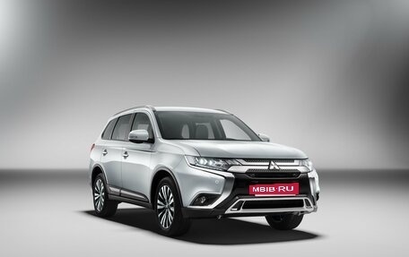Mitsubishi Outlander III рестайлинг 3, 2018 год, 1 990 000 рублей, 2 фотография