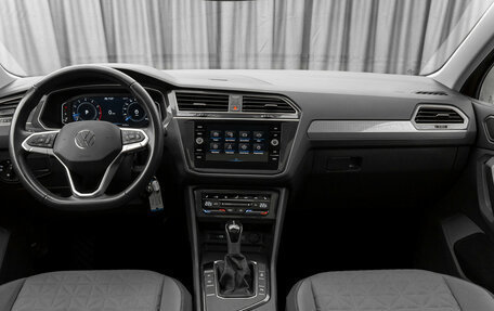 Volkswagen Tiguan II, 2021 год, 2 860 000 рублей, 11 фотография