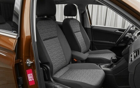 Volkswagen Tiguan II, 2021 год, 2 860 000 рублей, 13 фотография