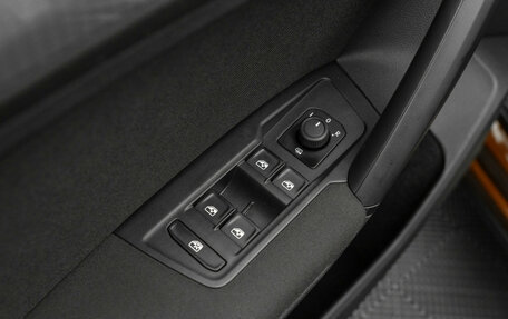 Volkswagen Tiguan II, 2021 год, 2 860 000 рублей, 19 фотография