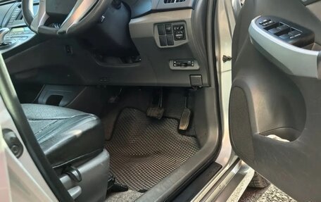 Toyota Prius, 2010 год, 900 000 рублей, 5 фотография