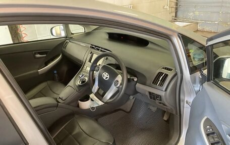 Toyota Prius, 2010 год, 900 000 рублей, 3 фотография
