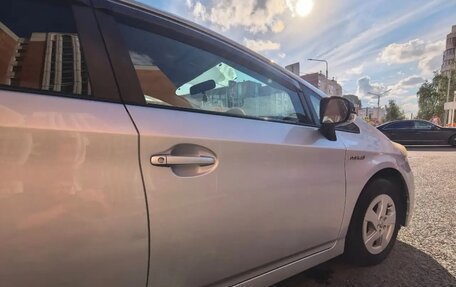 Toyota Prius, 2010 год, 900 000 рублей, 14 фотография