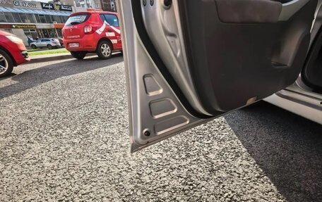 Toyota Prius, 2010 год, 900 000 рублей, 18 фотография
