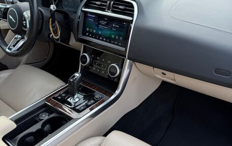 Jaguar XE I рестайлинг, 2019 год, 2 750 000 рублей, 11 фотография