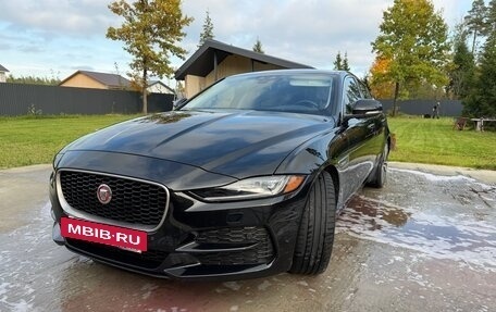 Jaguar XE I рестайлинг, 2019 год, 2 750 000 рублей, 2 фотография