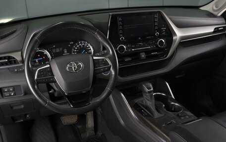 Toyota Highlander, 2021 год, 5 985 000 рублей, 13 фотография