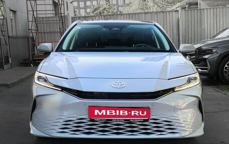 Toyota Camry, 2024 год, 3 250 000 рублей, 2 фотография