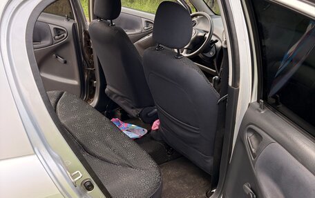 Toyota Yaris I рестайлинг, 2004 год, 300 000 рублей, 7 фотография