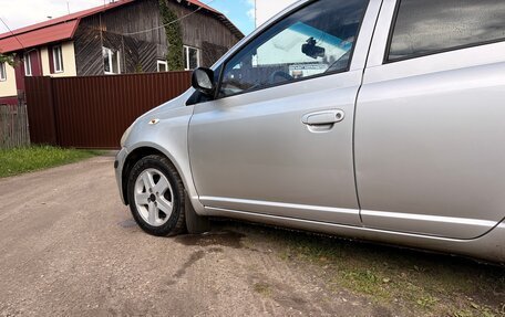 Toyota Yaris I рестайлинг, 2004 год, 300 000 рублей, 3 фотография