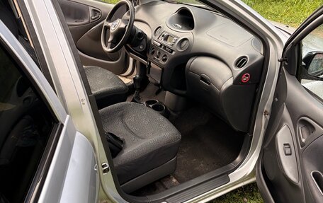 Toyota Yaris I рестайлинг, 2004 год, 300 000 рублей, 6 фотография