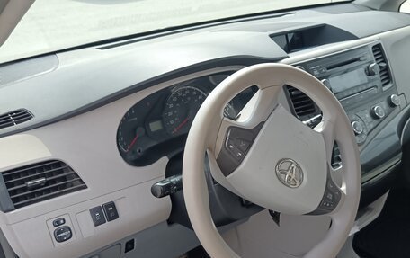 Toyota Sienna III, 2010 год, 1 800 000 рублей, 18 фотография