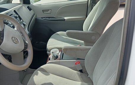 Toyota Sienna III, 2010 год, 1 800 000 рублей, 19 фотография