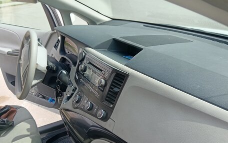 Toyota Sienna III, 2010 год, 1 800 000 рублей, 20 фотография