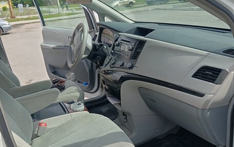 Toyota Sienna III, 2010 год, 1 800 000 рублей, 23 фотография