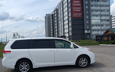 Toyota Sienna III, 2010 год, 1 800 000 рублей, 26 фотография