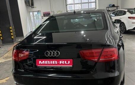 Audi A8, 2011 год, 1 450 000 рублей, 11 фотография