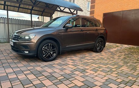 Volkswagen Tiguan II, 2020 год, 2 650 000 рублей, 2 фотография