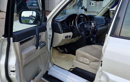 Mitsubishi Pajero IV, 2019 год, 4 250 000 рублей, 27 фотография