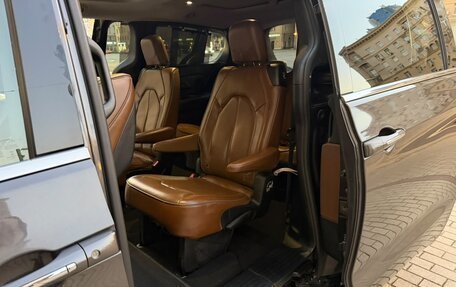 Chrysler Pacifica (RU), 2018 год, 2 650 000 рублей, 11 фотография