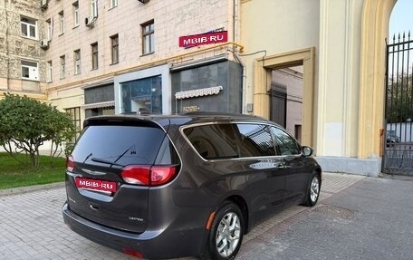 Chrysler Pacifica (RU), 2018 год, 2 650 000 рублей, 7 фотография