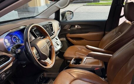 Chrysler Pacifica (RU), 2018 год, 2 650 000 рублей, 13 фотография