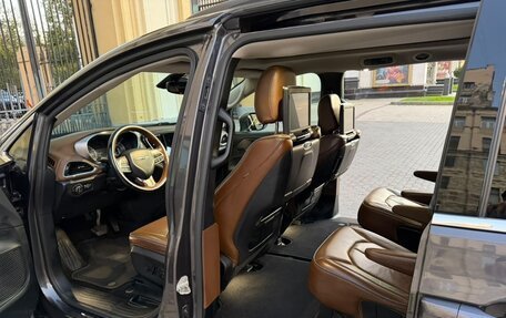 Chrysler Pacifica (RU), 2018 год, 2 650 000 рублей, 14 фотография