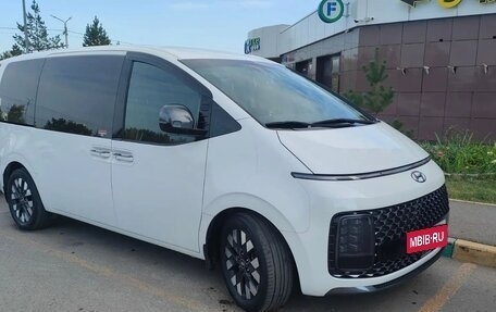Hyundai Staria, 2022 год, 4 850 000 рублей, 3 фотография