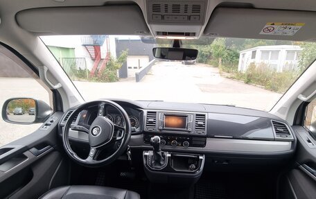Volkswagen Multivan T6 рестайлинг, 2016 год, 5 100 000 рублей, 17 фотография