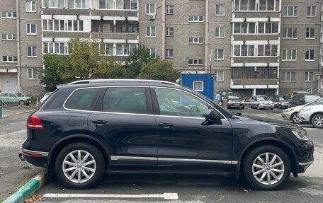 Volkswagen Touareg III, 2015 год, 2 800 000 рублей, 2 фотография