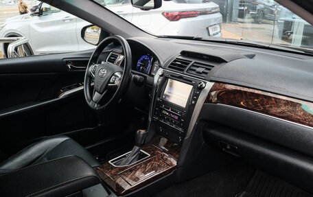 Toyota Camry, 2017 год, 2 250 000 рублей, 7 фотография