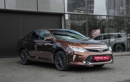 Toyota Camry, 2017 год, 2 250 000 рублей, 3 фотография