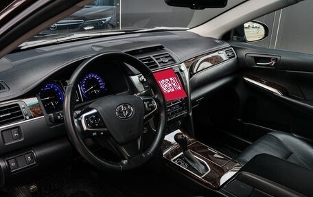 Toyota Camry, 2017 год, 2 250 000 рублей, 12 фотография